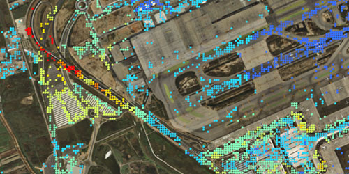Imatge aèria d'una zona aeroportuària amb la xarxa de punts de control de deformacions verticals del terreny.